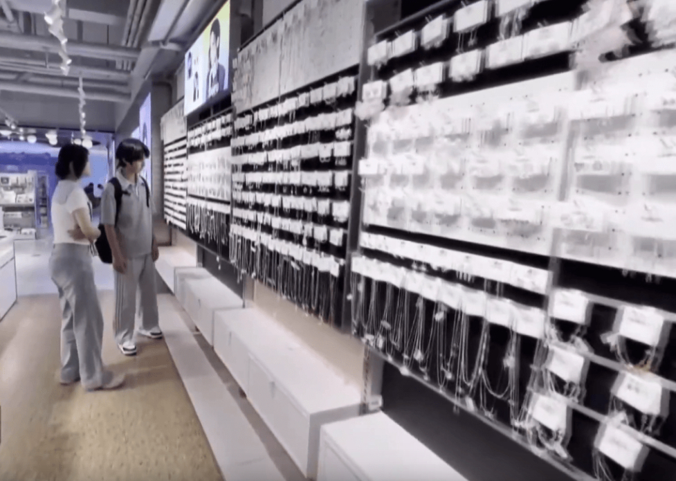 Nhiều mẫu trang sức bị phát hiện chứa chất gây ung thư vượt chuẩn 9.000 lần, bất ngờ vì nơi bán được nhiều người lựa chọn