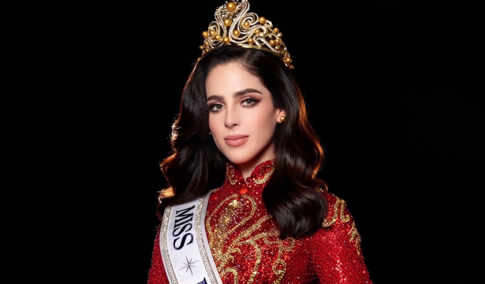 Tân Hoa hậu Hoàn vũ bị dọa giết