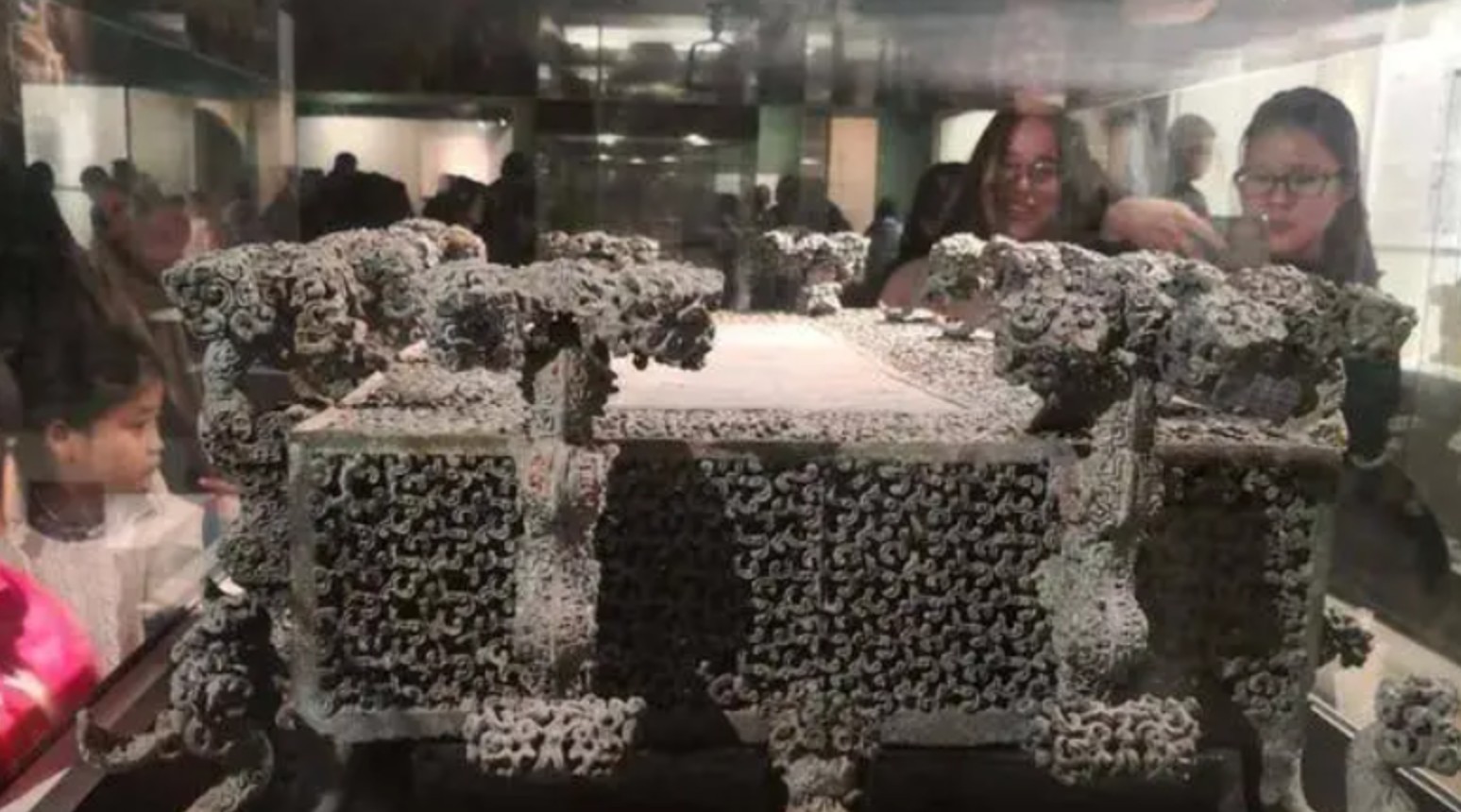 Hồ nước khô cạn tiết lộ di sản văn hóa 2 . 500 Năm với cổ vật nghịch thiên