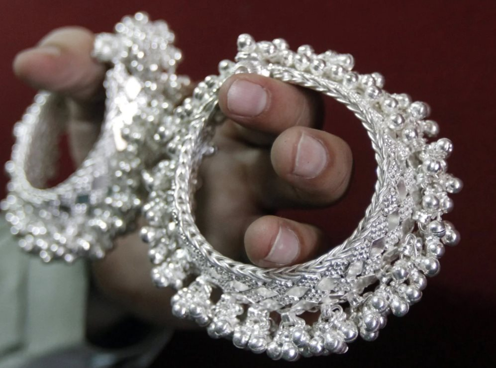 Giá bạc tăng 102 % vượt xa vàng: Cơ hội đầu tư hấp dẫn trong năm 2025