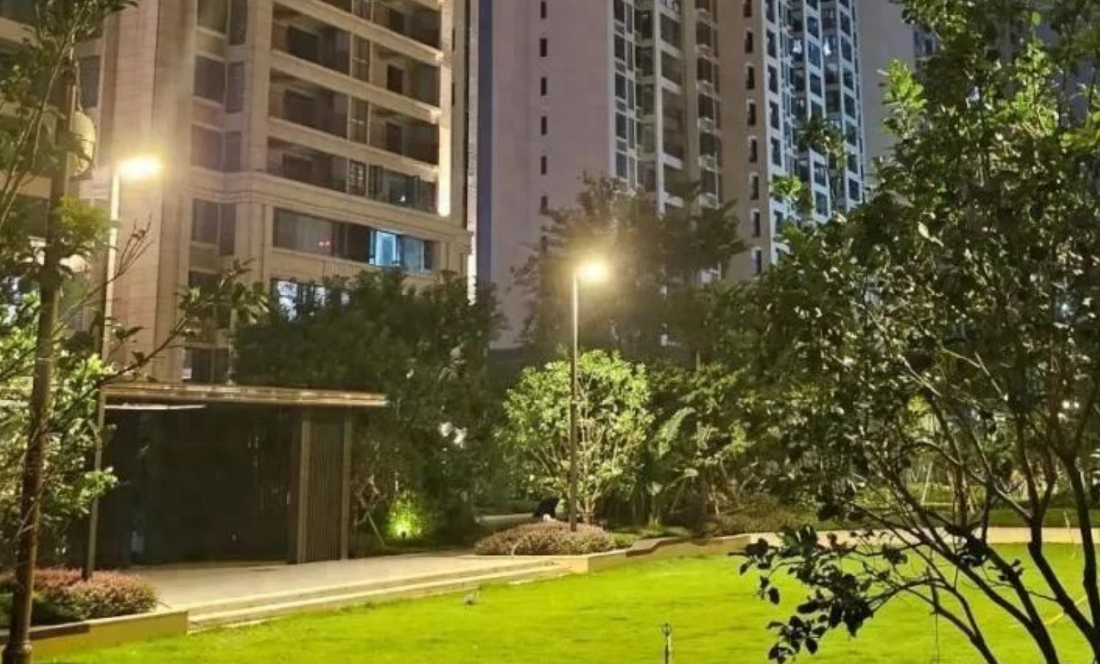 Đánh giá chất lượng sống khu chung cư qua ánh đèn vào lúc 19 giờ