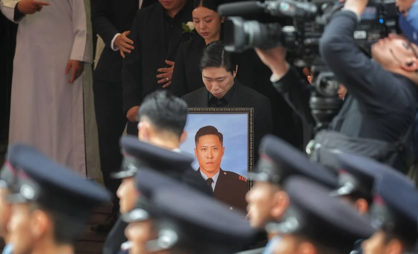 Xúc động lễ tang lính cứu hỏa Ho Wai