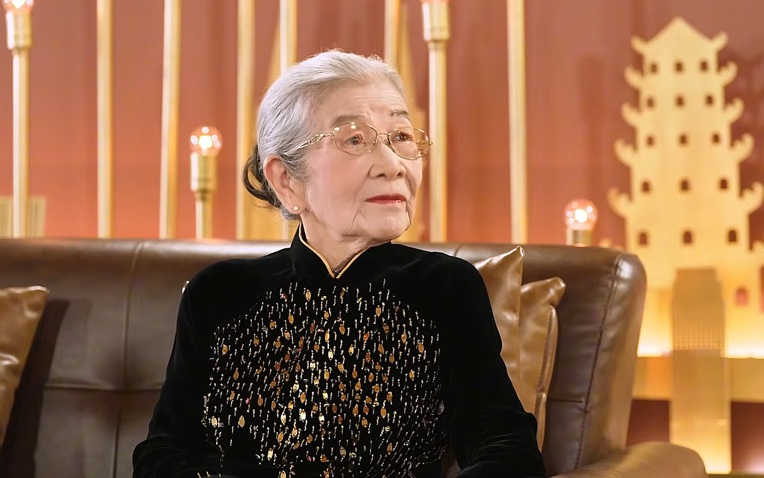 Nữ NSƯT Phi Điểu U100 vẫn sống khỏe mạnh và đắt show ở Hà Nội