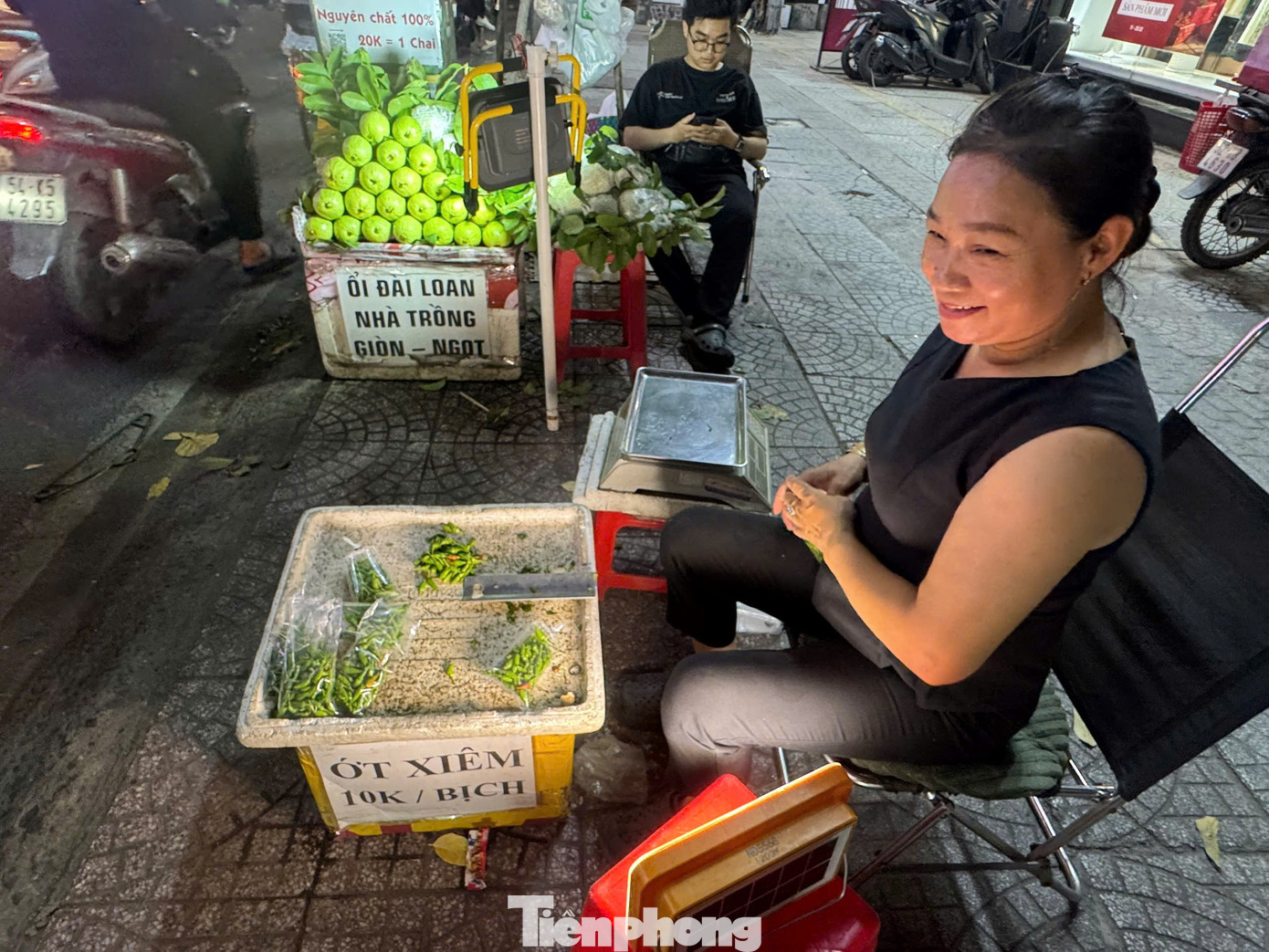 Ớt tươi ra vỉa hè TPHCM , giá cao ngất ngưởng giữa cơn khan hiếm