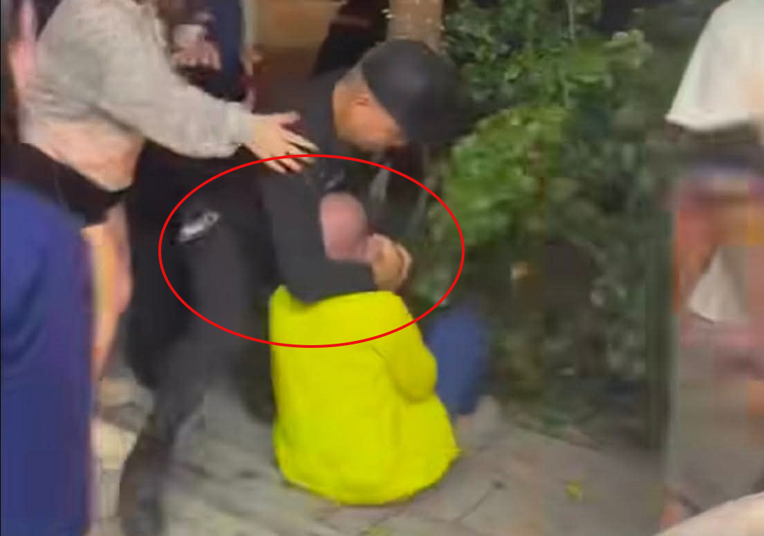 Clip bảo vệ chung cư đánh hội đồng người đàn ông ở Hà Nội gây Xôn xao mạng xã hội