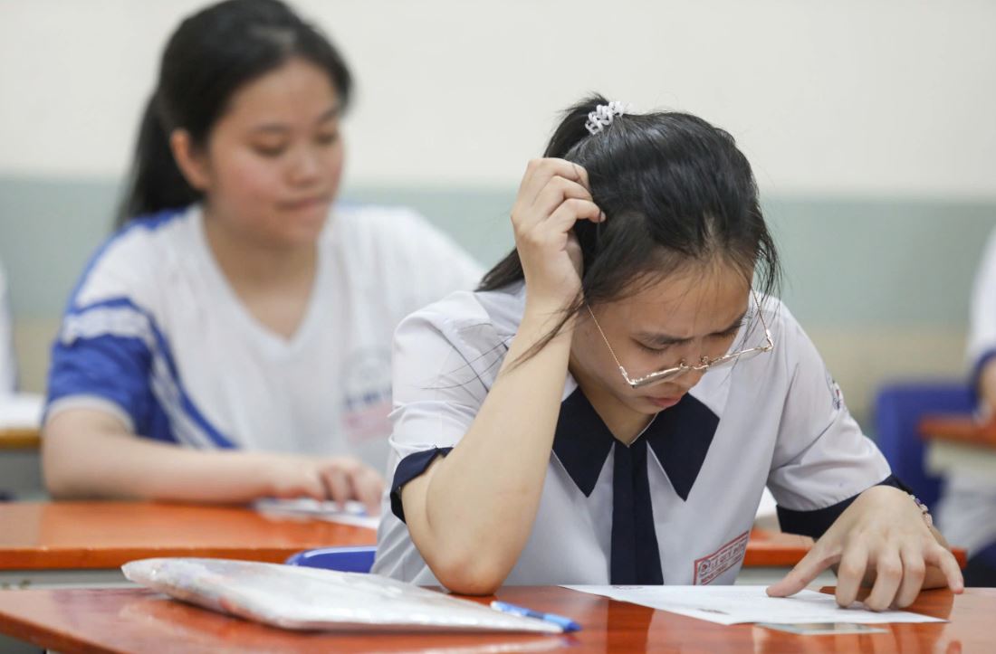 Mẹ Hà Nội chia sẻ về việc dừng xét học bạ và tầm quan trọng của giáo dục thực chất