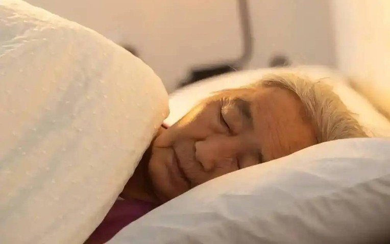 Người cao tuổi sống thọ thường có 5 biểu hiện này khi ngủ ban đêm: Cha mẹ chúng ta có 1 cũng là tín hiệu đáng mừng Người cao tuổi sống thọ thường có 5 biểu hiện này khi ngủ ban đêm: Cha mẹ chúng ta có 1 cũng là tín hiệu đáng mừng