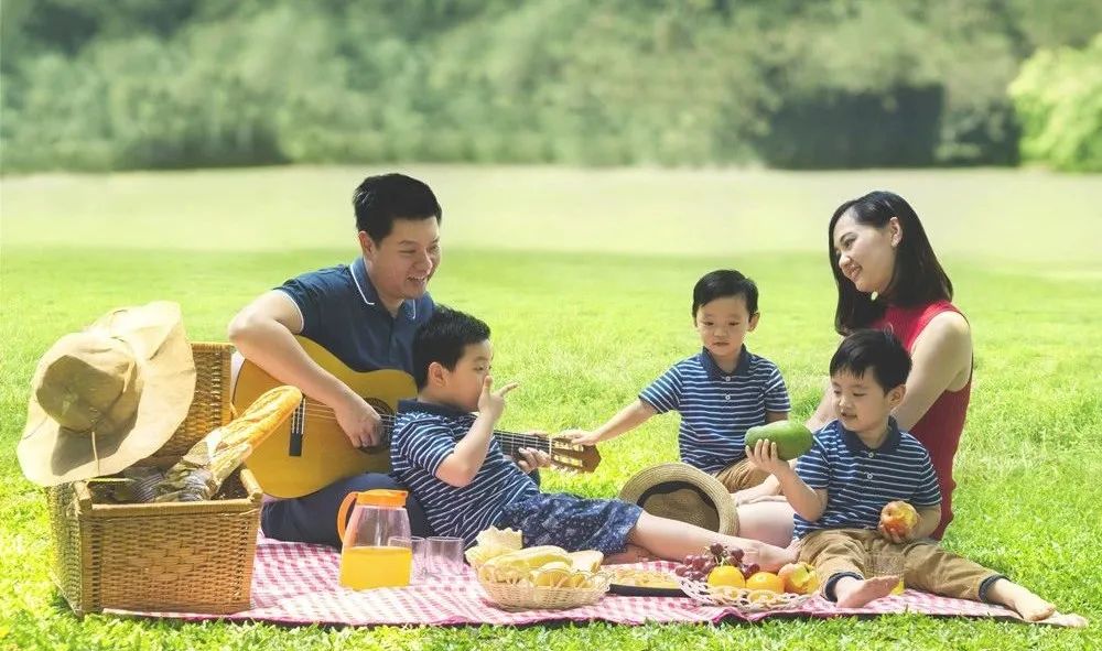 Gia đình đông con và sự thật không ai dám nói: Đứa trẻ “ít được quan tâm” thường mang theo nỗi trống rỗng suốt cả đời Gia đình đông con và sự thật không ai dám nói: Đứa trẻ “ít được quan tâm” thường mang theo nỗi trống rỗng suốt cả đời