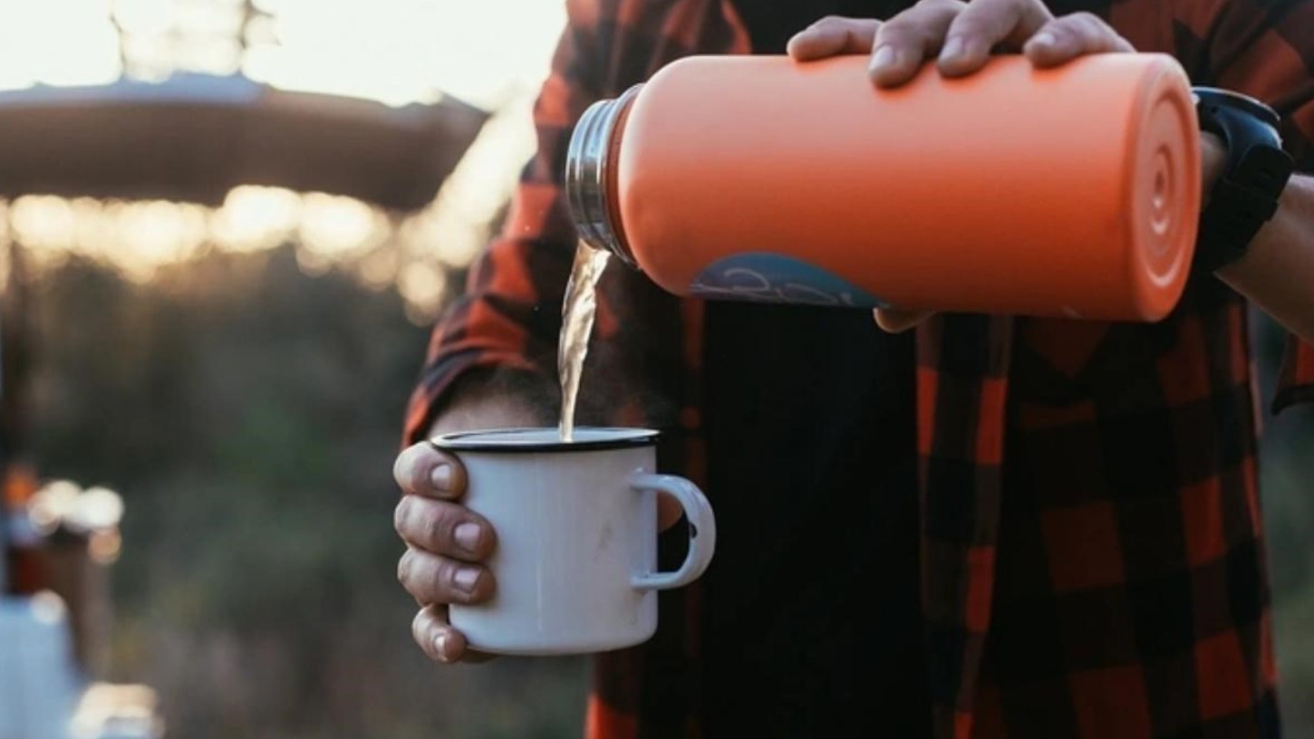 Sốc: Dùng bình giữ nhiệt để uống cà phê nóng, người đàn ông tử vong vì nhiễm độc chì