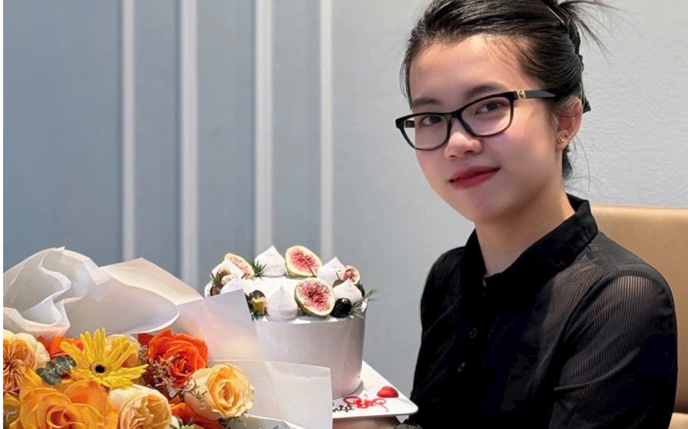 Mua vàng online: Hành trình đam mê của cô gái trẻ giữa không khí mua sắm Tết