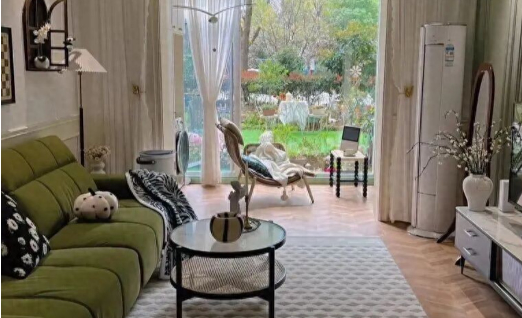 Bất chấp mọi lời khuyên, mua căn hộ tầng một có sân: Sáu tháng sau, chủ nhân phải bật khóc khi rao bán lại