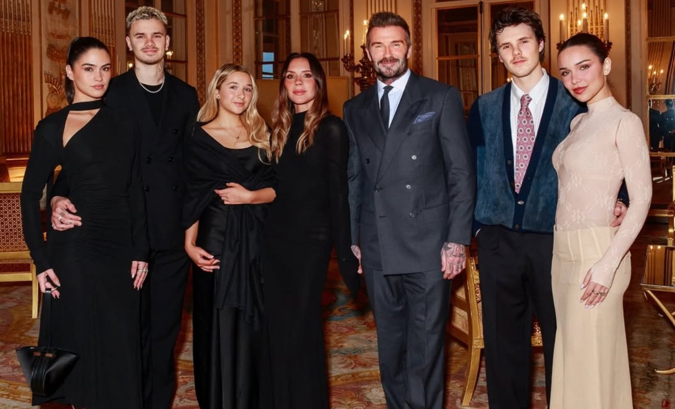 Victoria Beckham được vinh danh tại Paris: Gia đình đoàn tụ Giữa sóng gió