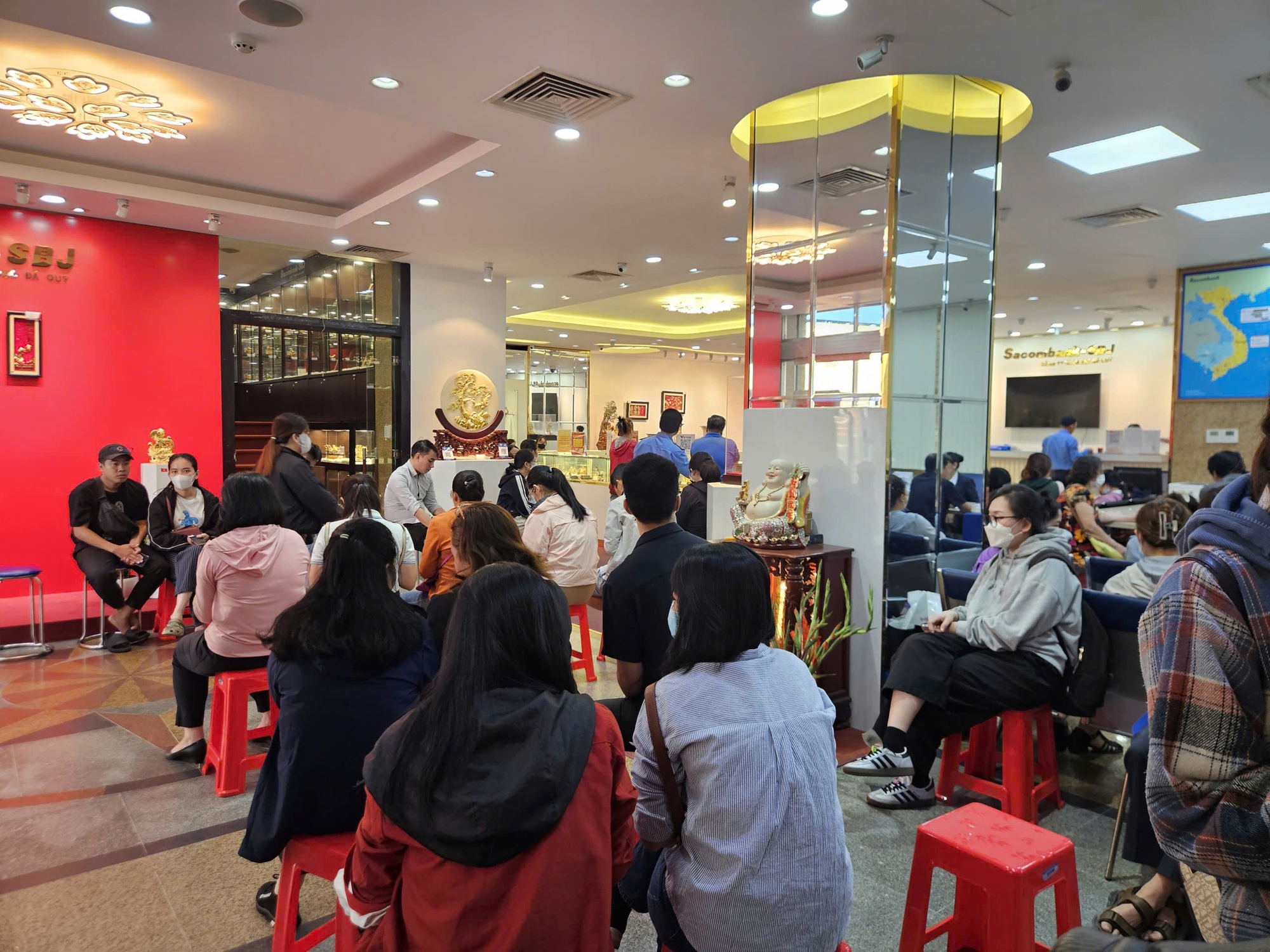 Giá bạc hôm nay 28-1: Đỉnh mới vượt 4,5 triệu đồng/lượng, nhiều người vẫn mua chờ 6 tháng