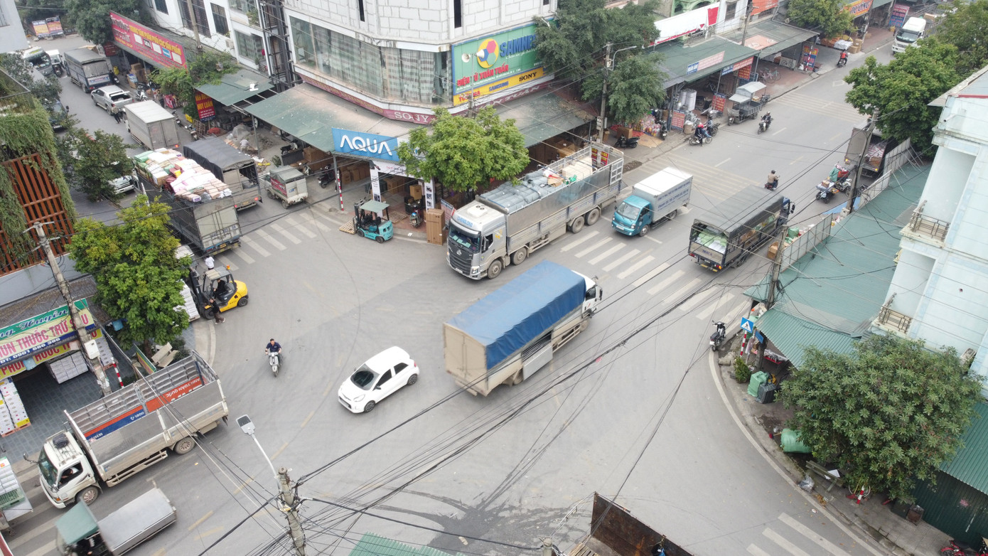 Tiểu thương khu chợ hàng đầu miền Bắc mở cửa buôn bán trở lại
