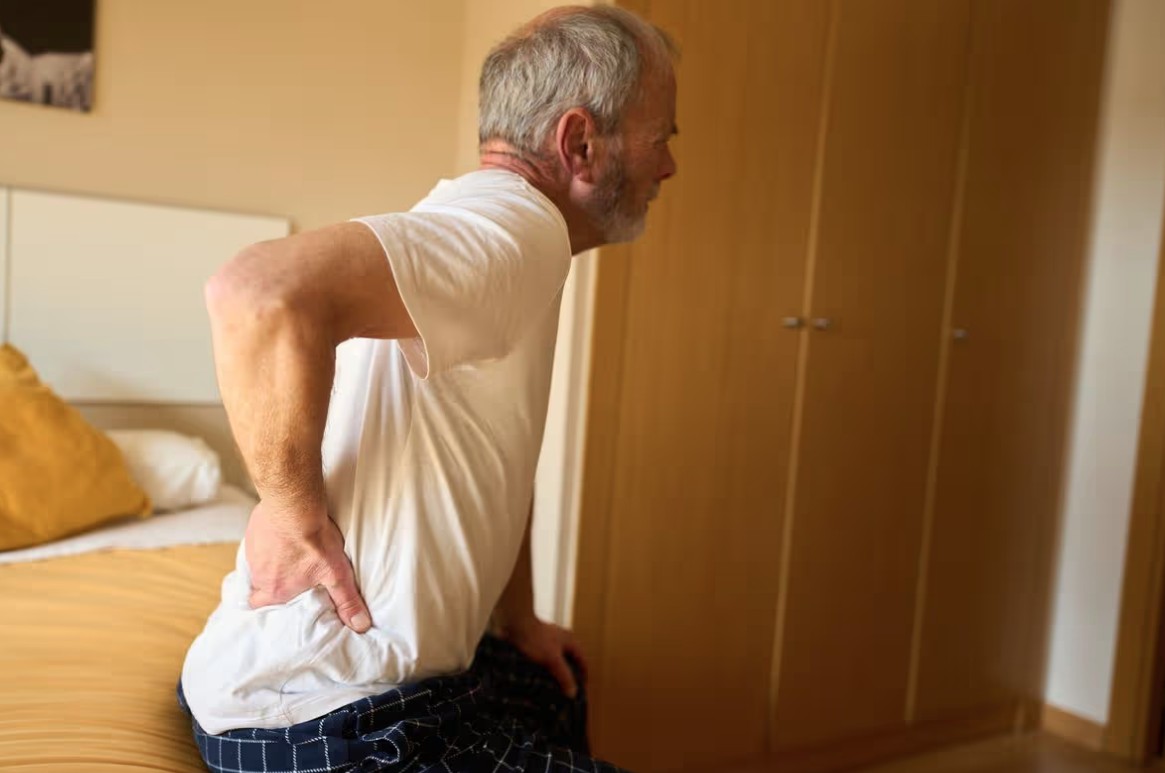 Bác sĩ ung bướu nói thẳng: Nam giới nào có 2 dấu hiệu này thì cần đi khám gấp