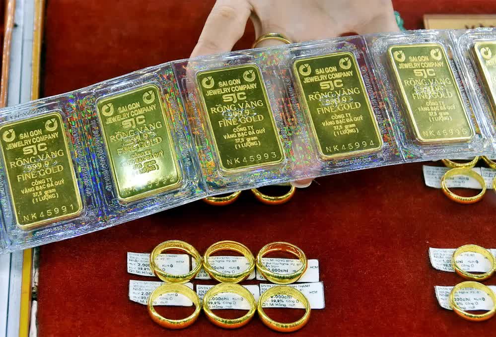 gia-vang-giam-manh-chi-con-hon-160-trieucay-nguoi-xep-hang-mua-phai-biet-dieu-nay-de-khong-mat-cong-2507.html