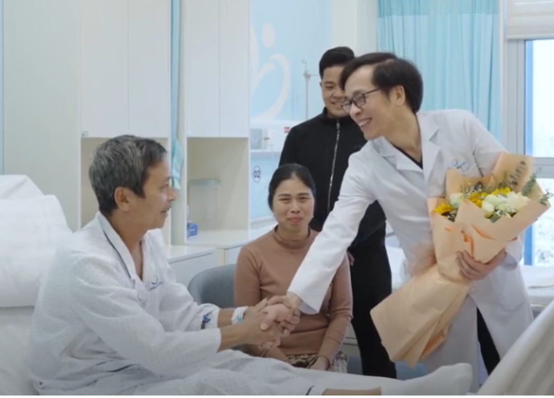 Bệnh nhân 50 tuổi mắc 3 lọai ung thư: Cuộc phẫu thuật kéo dài 13 tiếng
