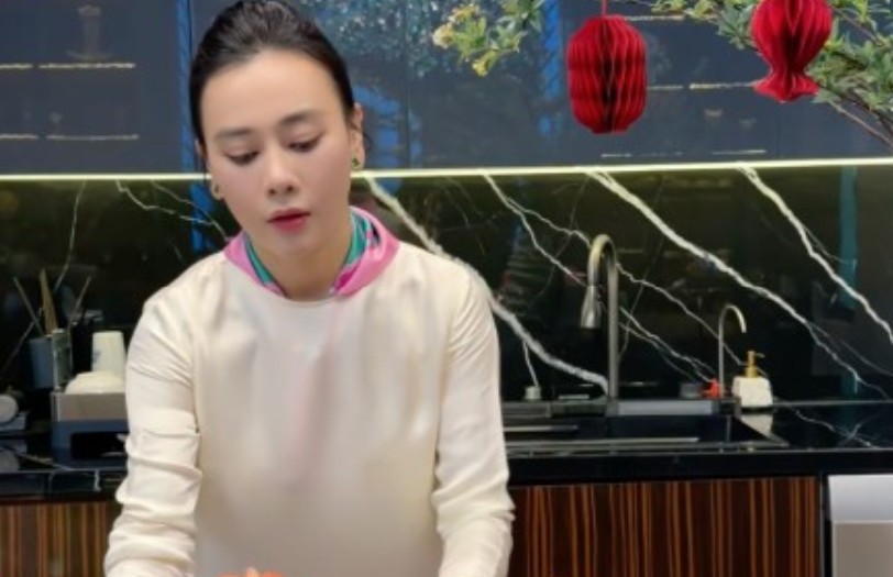 Khổ như Phương Oanh, ngồi yên cũng dính scandal: Chồng bị khởi tố tội trốn thuế lừa đảo, mẹ ruột bị réo khắp cõi mạng