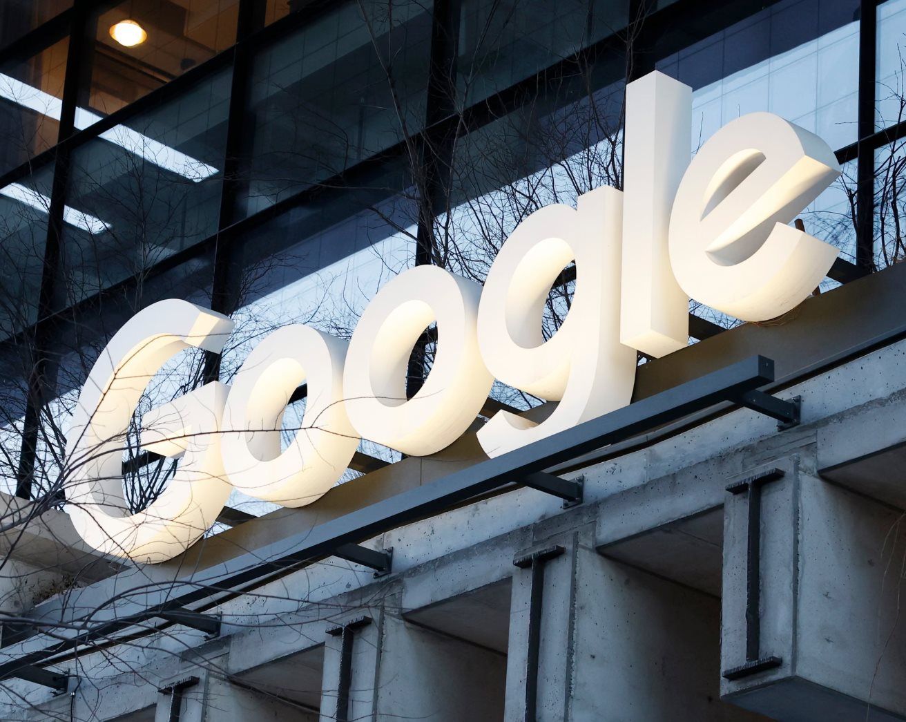 Đừng dạy người giàu tiêu tiền: Google đạt doanh thu kỷ lục vượt 400 tỷ USD