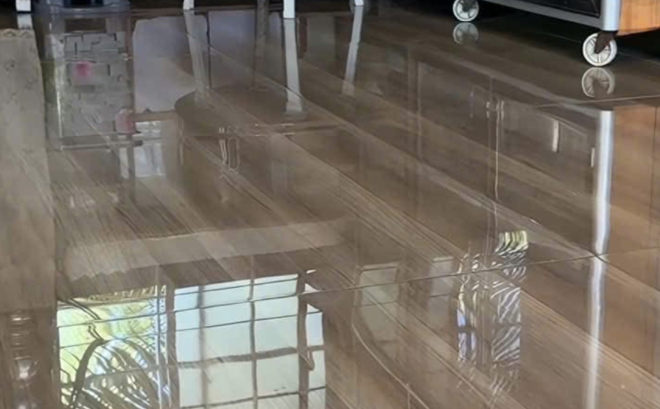 Công thức lau nhà đơn giản giúp sàn bóng loáng và thơm ngát đón Tết 2026