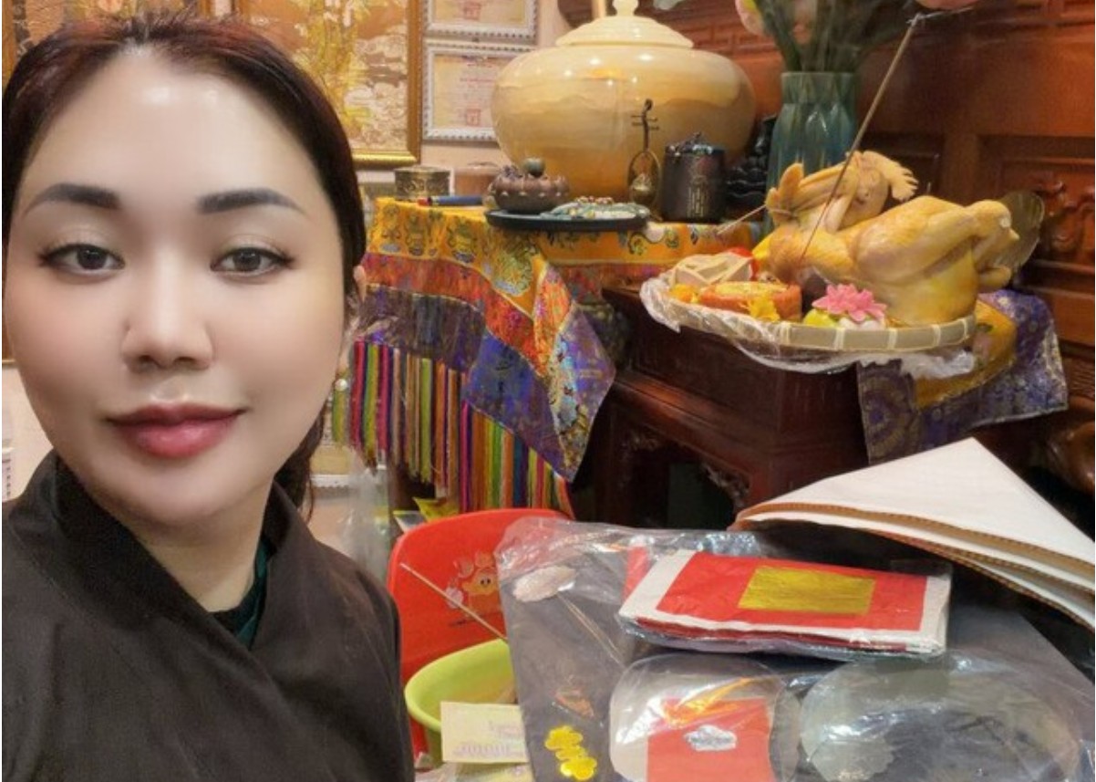 Vợ NSND Tự Long 10 điểm với mâm cúng ông Công ông Táo, Doãn Hải My flex không gian thờ tự choáng ngợp