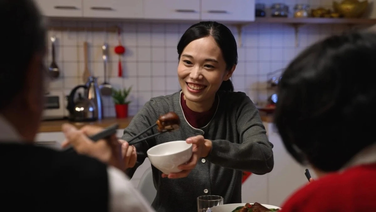 Mẹ dạy con: Dù mối quan hệ có thân thiết đến đâu, hãy cố gắng tránh 5 hành vi này khi đến thăm nhà ai đó