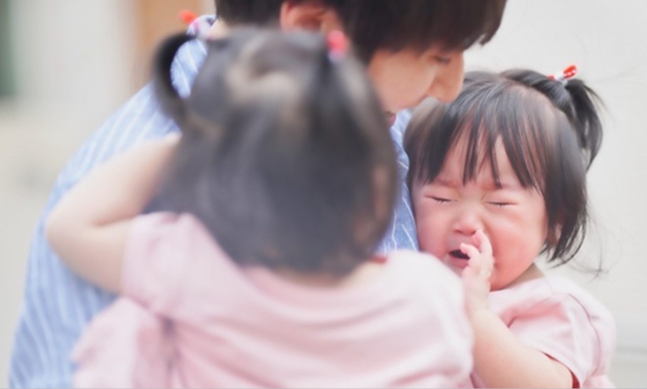 Vì sao trong gia đình có 2 con, con thứ thường được cho là thông minh hơn?