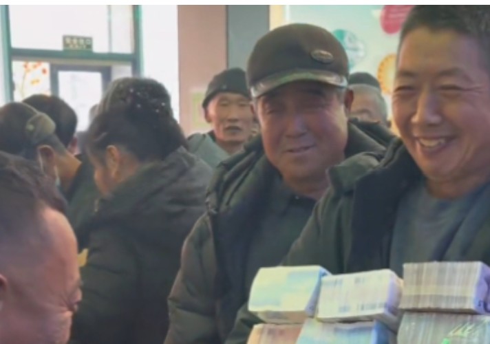 Phát hiện một công ty thưởng Tết nhân viên tới 7 tỷ đồng/người