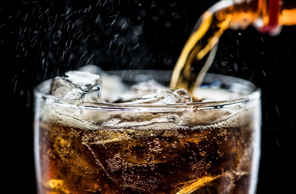 loai-nuoc-kich-thich-huy-xuong-tet-nha-nao-cung-co-bac-si-canh-bao-cang-uong-xuong-cang-gion-de-gay-2525.html