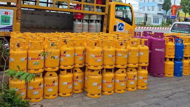 Gas tăng giá lần thứ 3 trong tháng: Chỉnh lửa to hay lửa nhỏ khi nấu thì tốn hơn? Nhiều người làm ngược