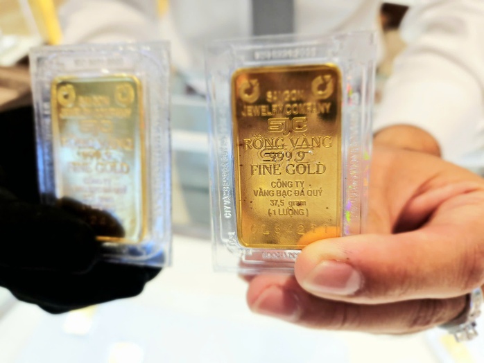 Nhà đầu tư mất nửa tỉ vì vàng bạc giảm giá mạnh năm 2026