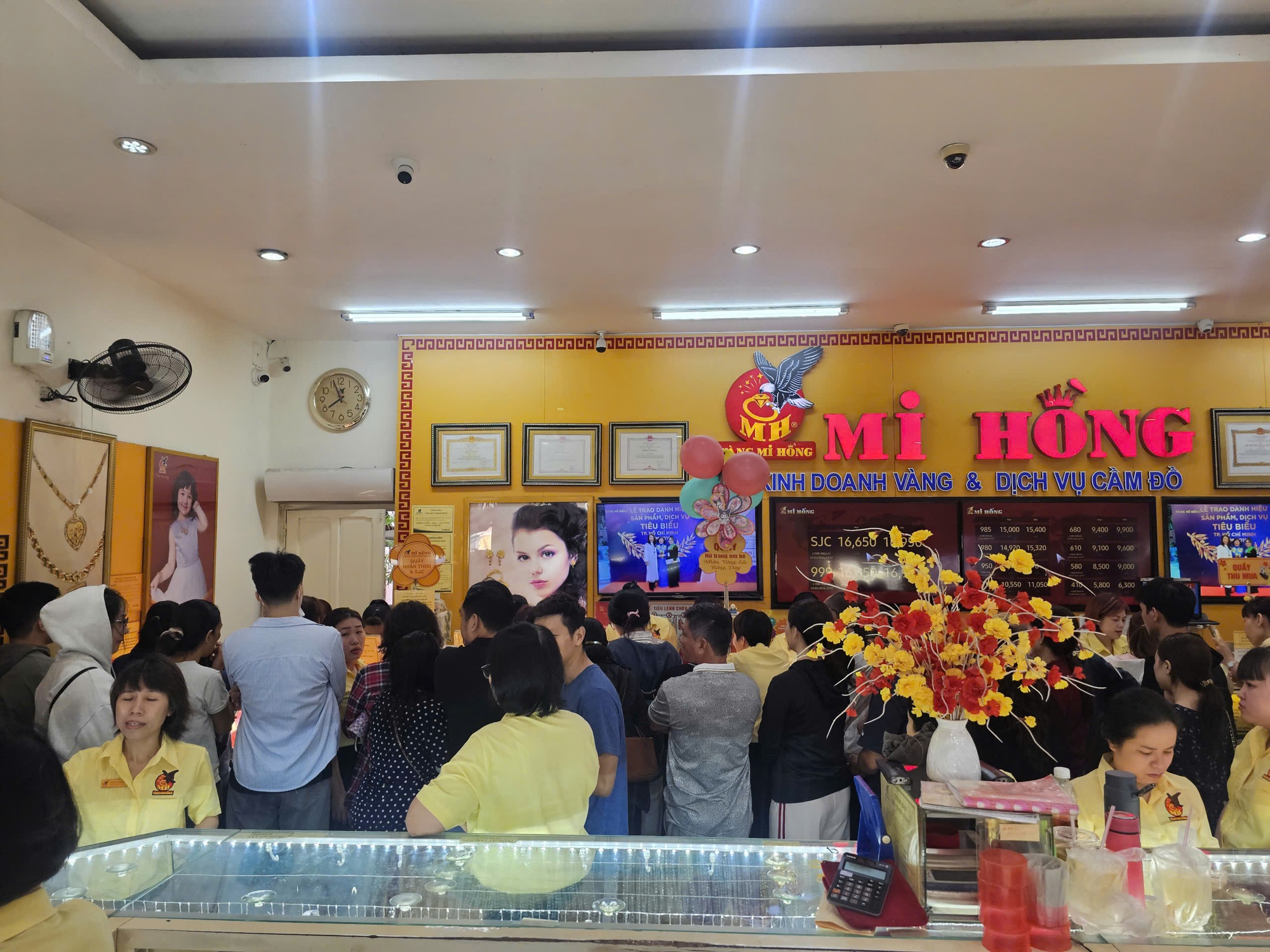 Giá vàng SJC giảm mạnh dưới 170 triệu đồng / lượng: Diễn biến tiệm vàng 2026