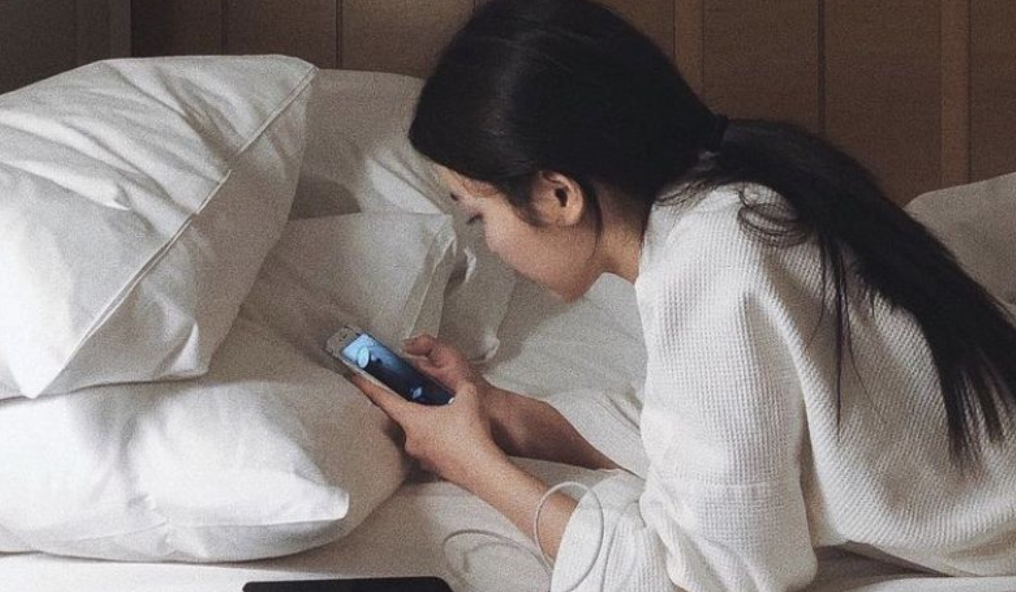 Thói quen tiêu tiền vào buổi tối: 3 Việc bạn thường làm trước khi đi ngủ