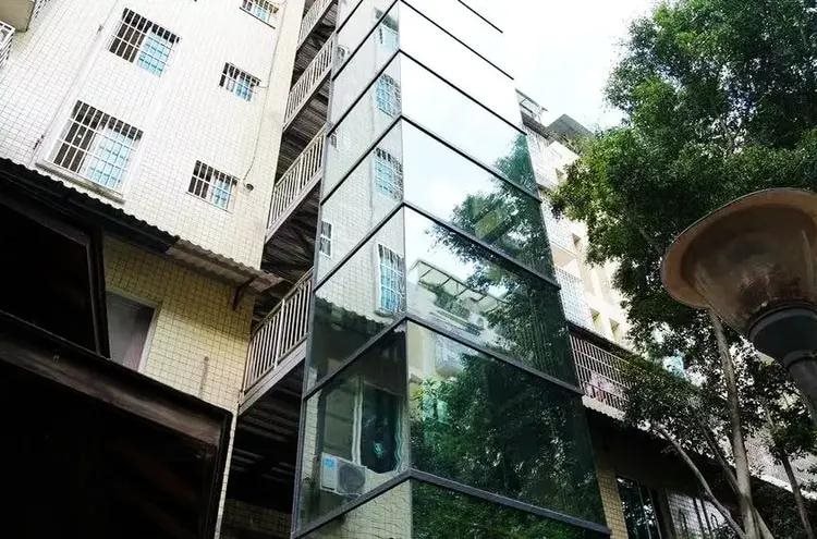 Cả tòa nhà lắp thang máy, một người đàn ông kịch liệt phản đối nhưng lúc xây xong lại xin sử dụng: Đây là cơ sở vật chất chung, tôi có quyền