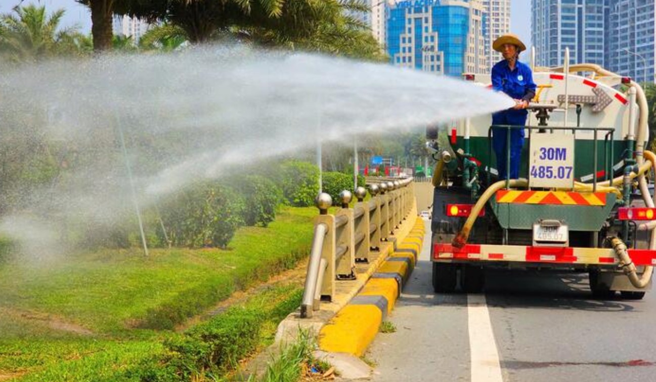 Mùa xuân nóng nực bất thường, hầu như không mưa phùn, nồm ẩm, không 'rét nàng Bân'