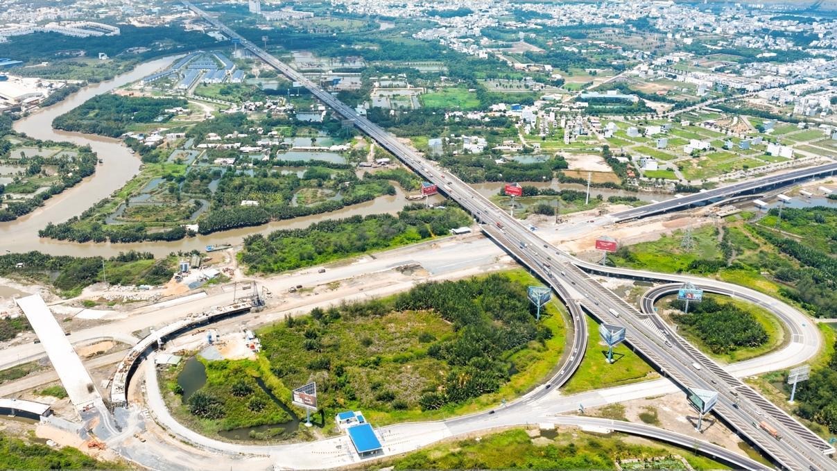 An aerial view of a highwayAI-generated content may be incorrect.