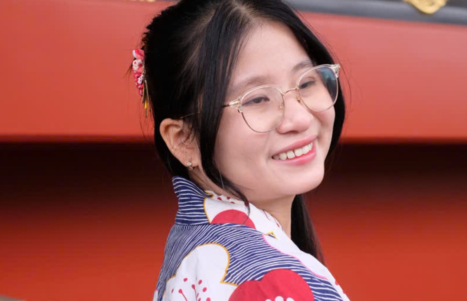 Bố mẹ chưa học hết cấp 2 nuôi con khiếm thị đỗ cùng lúc Harvard, Oxford, Stanford, Johns Hopkins