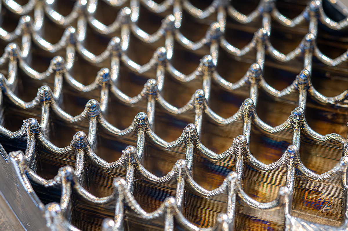 Bền hơn 30%, ăn mòn chỉ 0,105mm mỗi năm: AI vừa tạo ra loại thép không gỉ phá vỡ quy luật thế kỷ