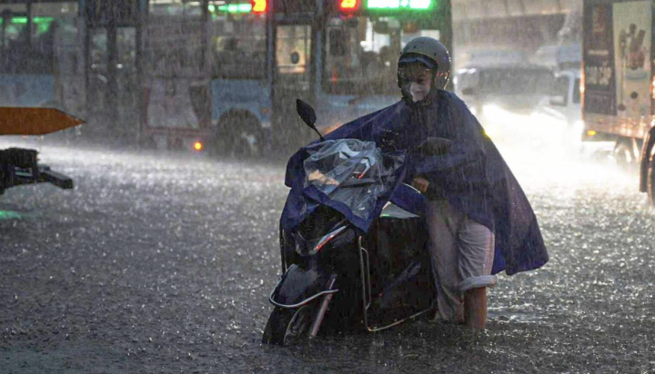 Dự báo thời tiết: Miền Bắc mưa dông và Nhiệt độ giảm