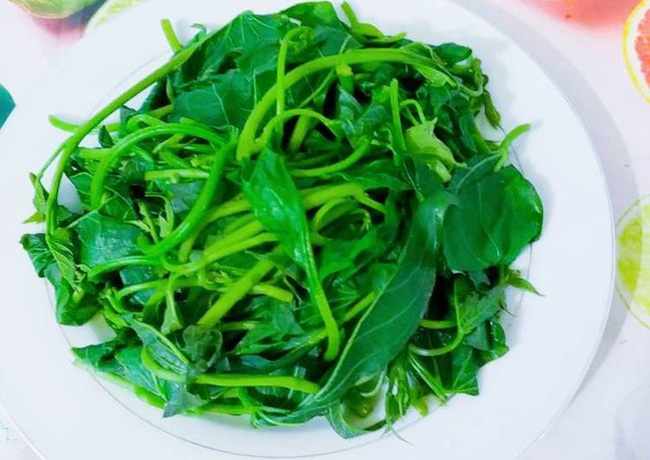 Loại rau trường thọ nên ăn mùa này để sạch ruột, bổ dạ dày, tăng miễn dịch: Chỉ vài ngàn một bó lại chế biến nhiều món cực ngon miệng