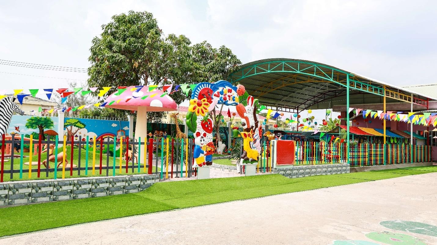 A playground with a fence and a canopyAI-generated content may be incorrect.