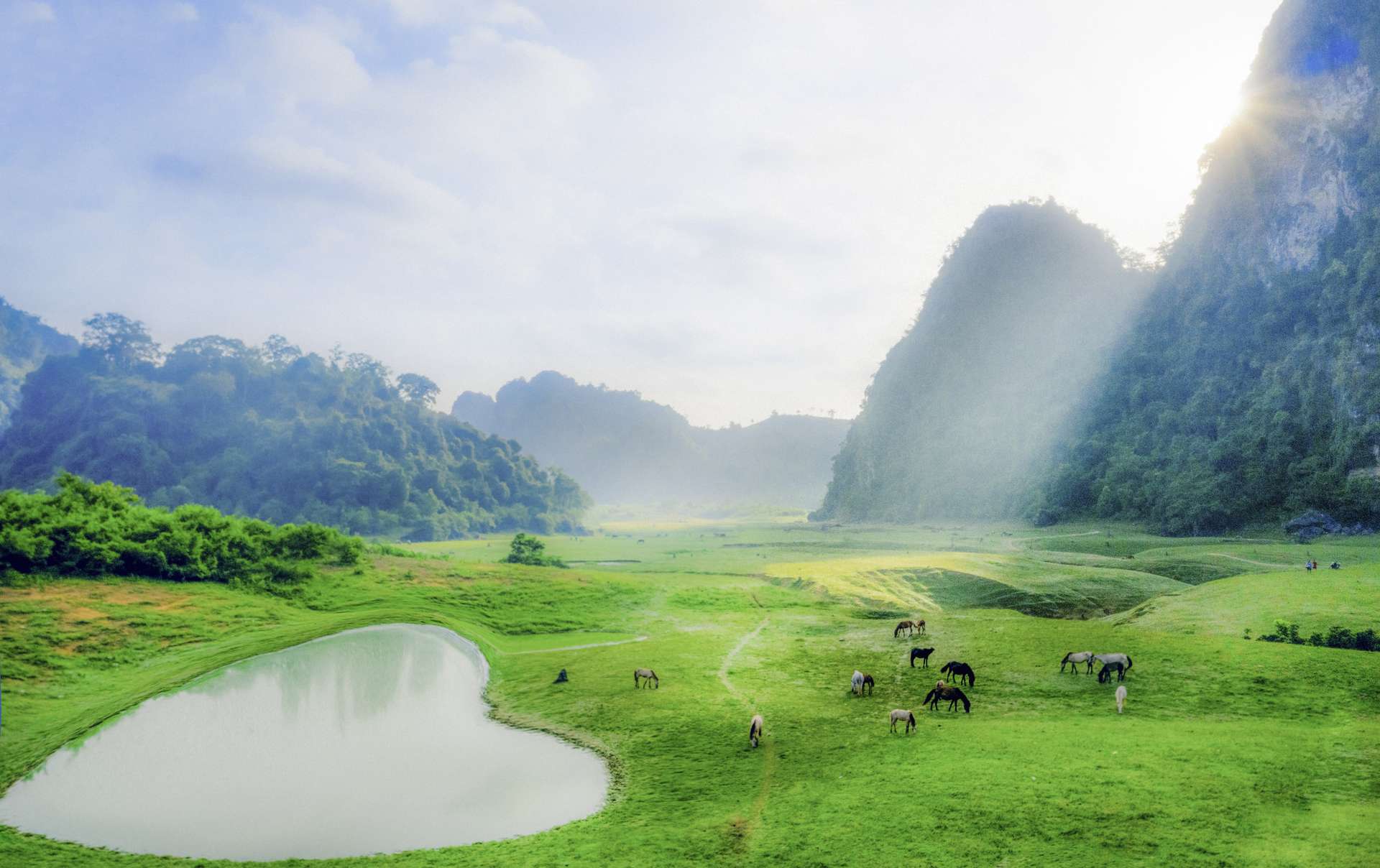 Tình trạng đặt phòng hết sạch, giá tăng gấp 3 lần? Đây là 3 điểm đến gần Hà Nội dịp 30/4 mà dân sành du lịch đang rỉ tai nhau
