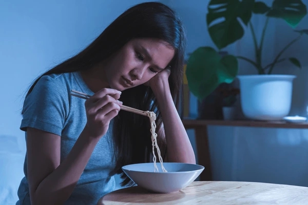 Ngày càng nhiều người tử vong vì suy thận, bác sĩ cảnh báo: Thấy 5 dấu hiệu này khi ăn uống, thận có thể đang “kêu cứu”