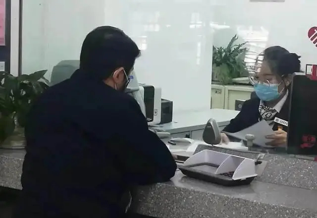 Phong tỏa tài khoản ngân hàng của người đàn ông có 19 tỷ đồng tiền đền bù đất