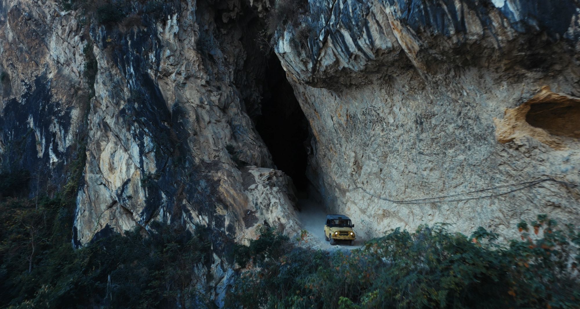 Phát hiện bãi cắm trại tuyệt đẹp cách Hà Nội 200km: Vui chơi không tốn tiền, vừa dọa khán giả thót tim trong phim Phí Phông!