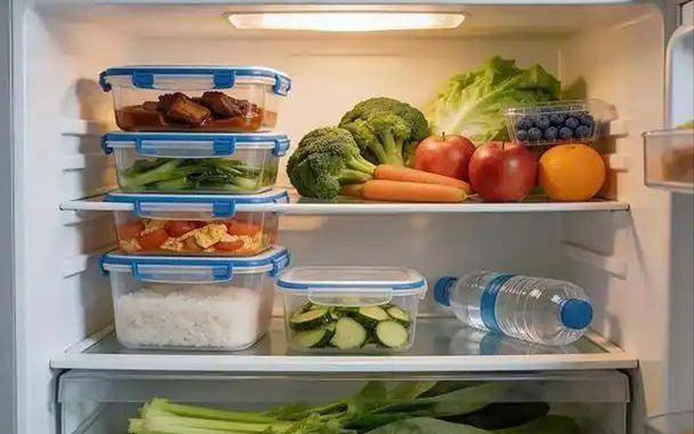 Ngày càng có nhiều người mắc ung thư đại trực tràng, bác sĩ nghẹn ngào cảnh báo: Thà nhịn đói còn hơn ăn 4 thứ “nằm lì” trong tủ lạnh