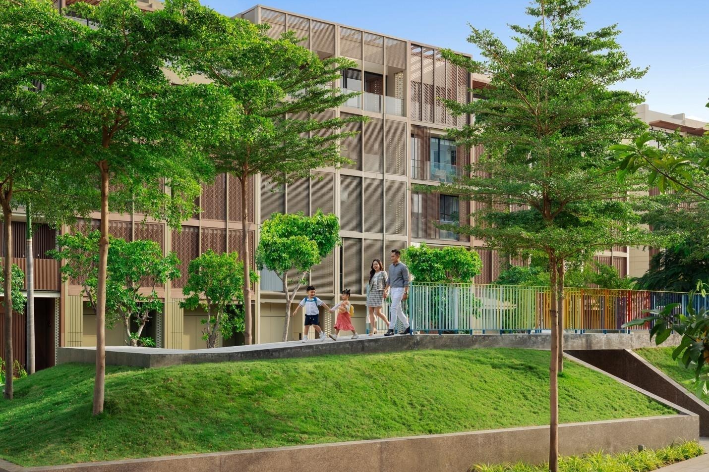A family walking in front of a buildingAI-generated content may be incorrect.