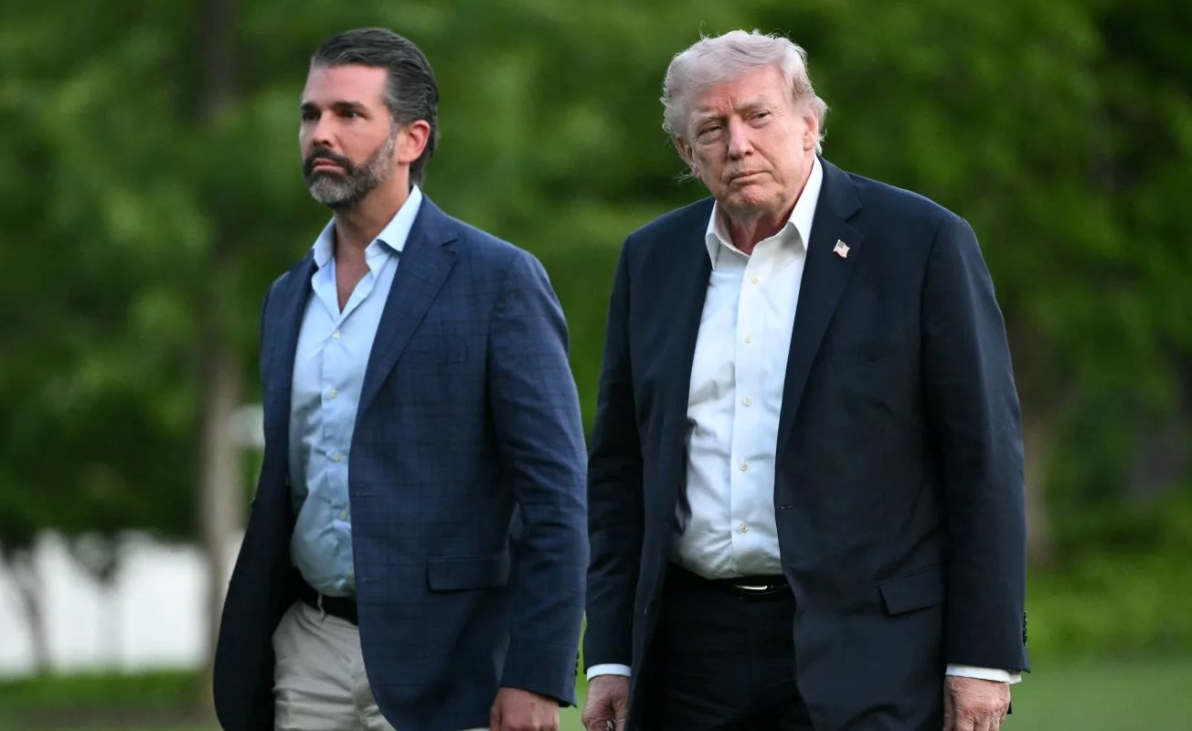 Tổng thống Donald Trump không tham dự lễ cưới con trai Donald Trump Jr . Vì Lý do quốc gia
