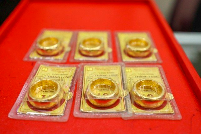 Lần đầu tiên tôi rút tiết kiệm để mua vàng, kết quả sốc vì lỗ nặng 36 triệu/lượng