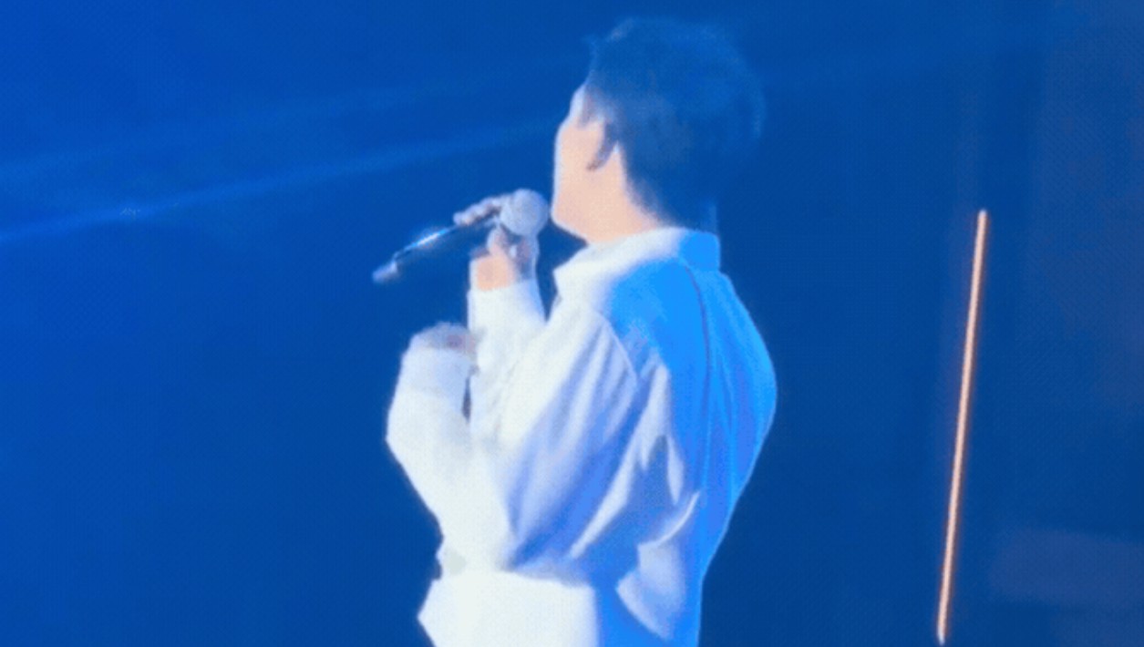 Việt Nam có nghệ sĩ trăm tỷ đổi đời nhờ 1 bản hit “đơn điệu”, cứ chạm tay là ra nhạc nổi cả nước